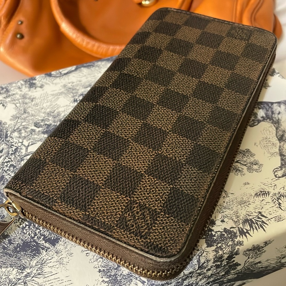 Louis Vuitton Damier long zippy wallet